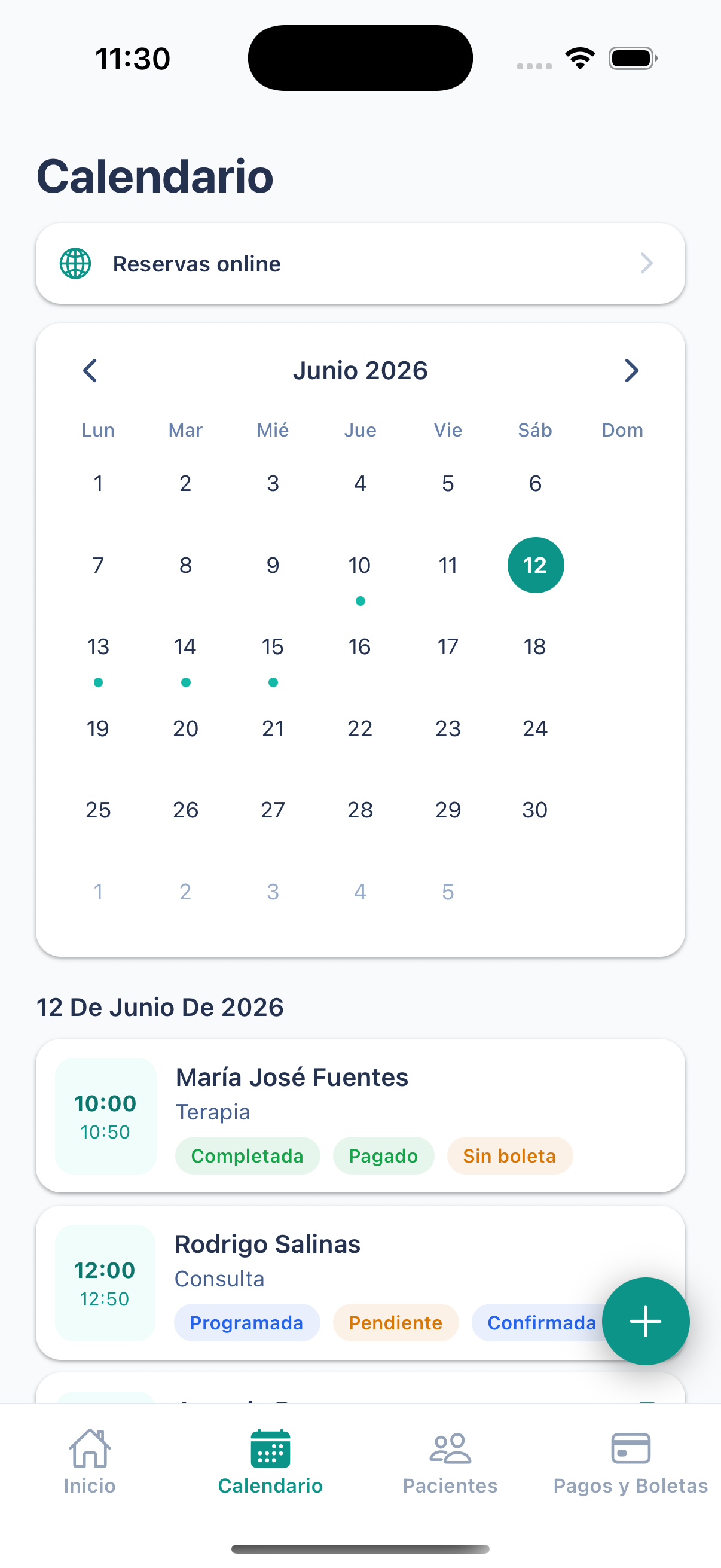 Calendario mensual de la app de SoloCare para iPhone con las citas de la semana